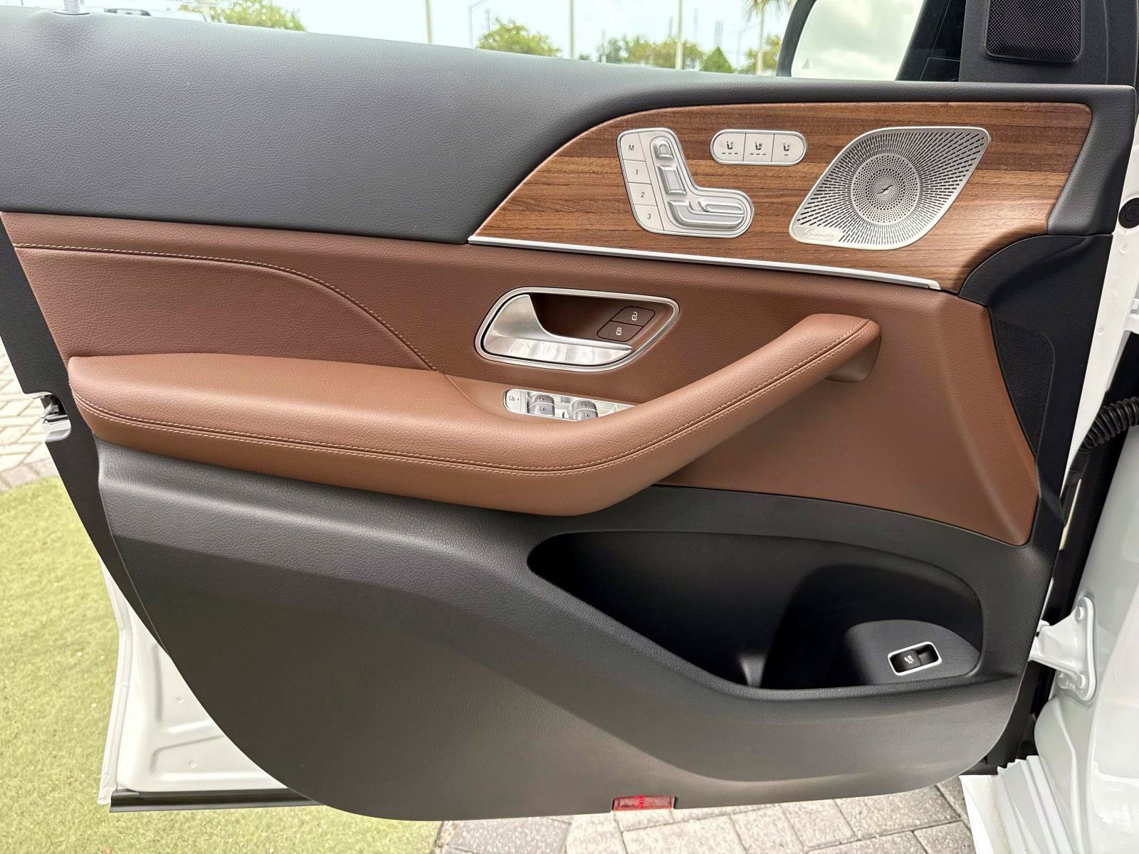 New 2026 Moonlight White Mercedes-Benz 350 4MATIC® SUV image 17