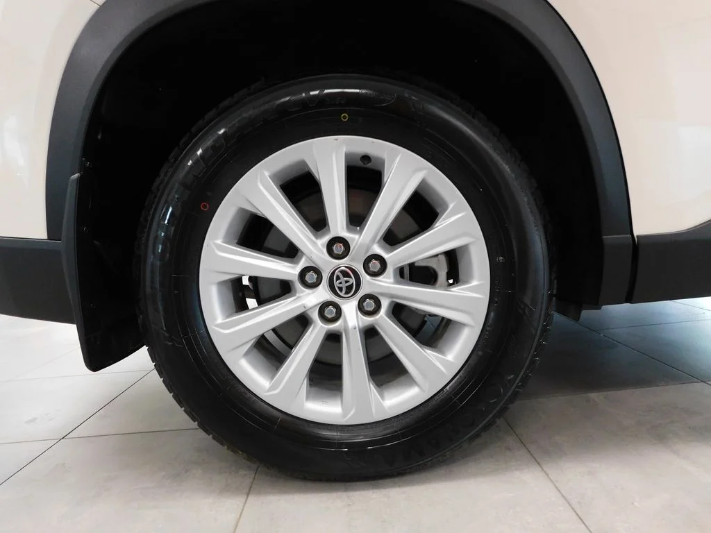 Used 2024 Cream Toyota XLE image 12
