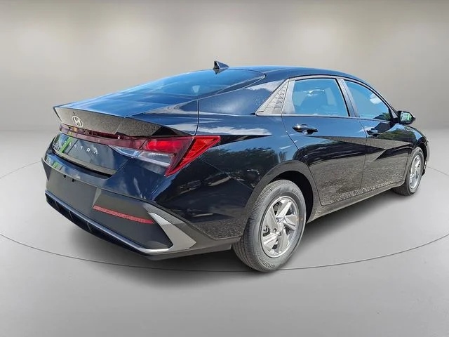 New 2026 Black Hyundai SE image 4
