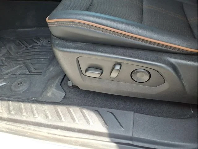 Used 2024 White GMC AT4 image 21
