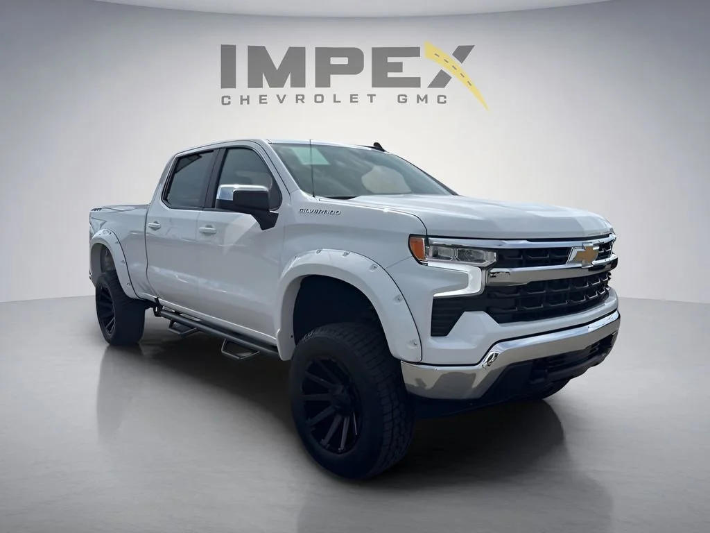 Used 2025 Summit White Chevrolet LT image 7