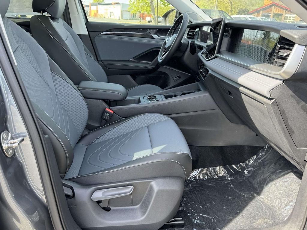2025 Volkswagen Tiguan SE - Photo 17