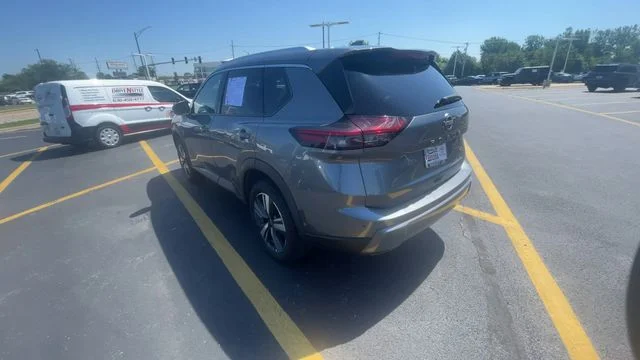 2026 Nissan Rogue SL - Photo 8