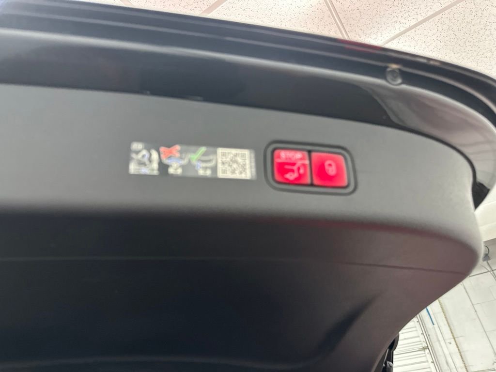 New 2027 Graphite Grey Metallic Mercedes-Benz GLC 300 image 28