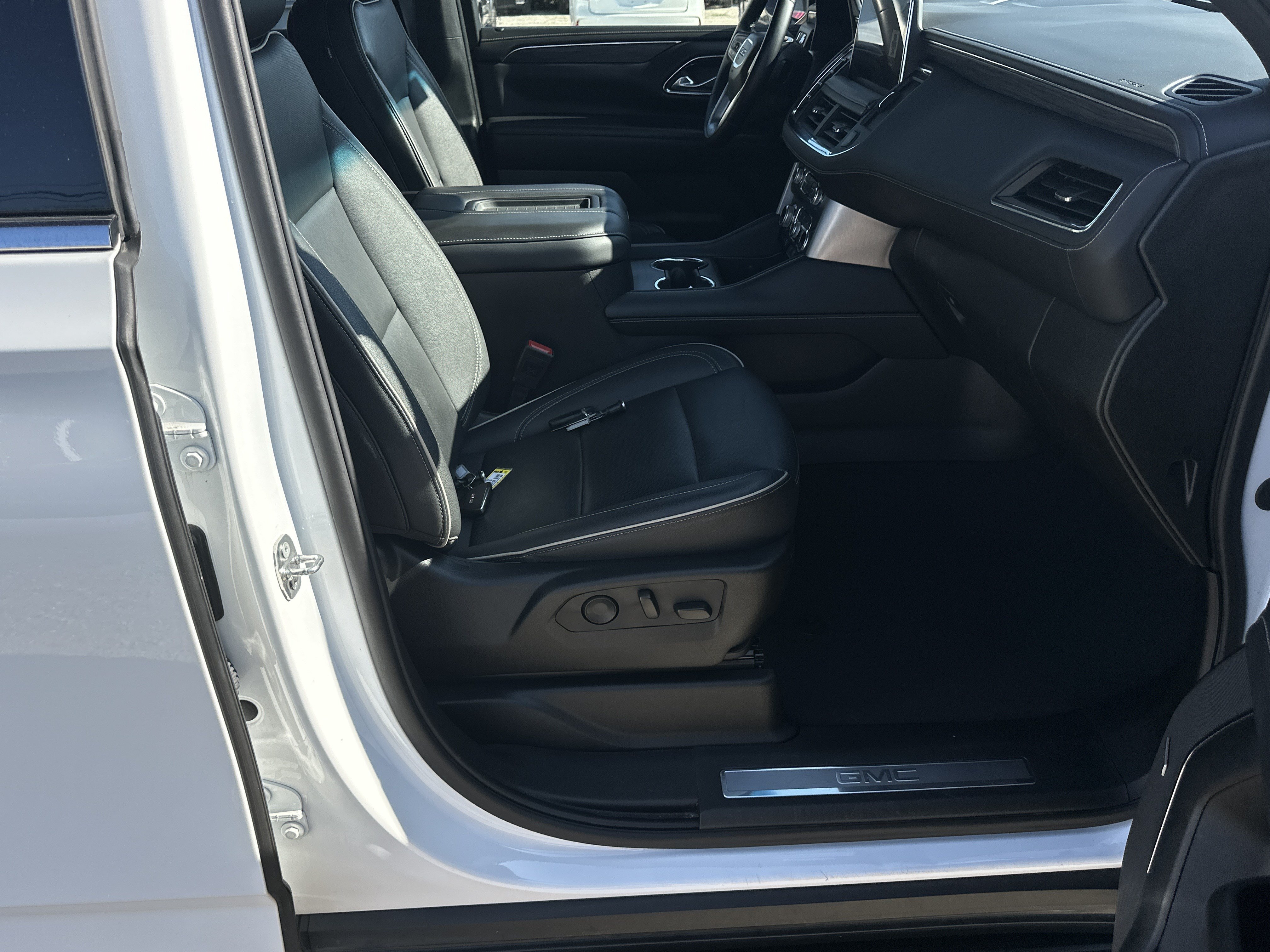 Used 2024 Summit White GMC SLT image 14