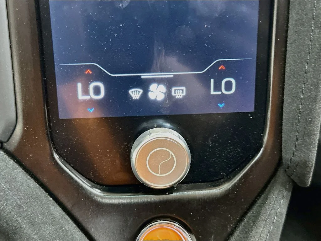Used 2025  McLaren  image 17