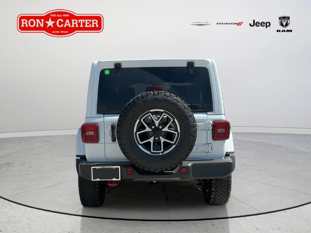 New 2027 Bright White Clear-Coat Paint Jeep Rubicon image 5