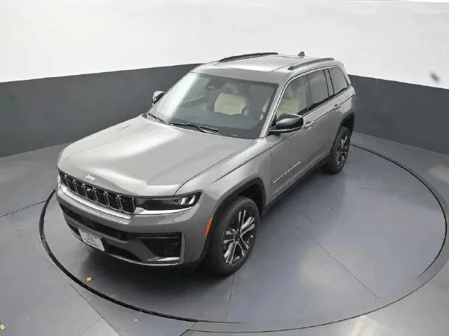 New 2027 Sting-Gray Clear-Coat Paint Jeep Limited image 12