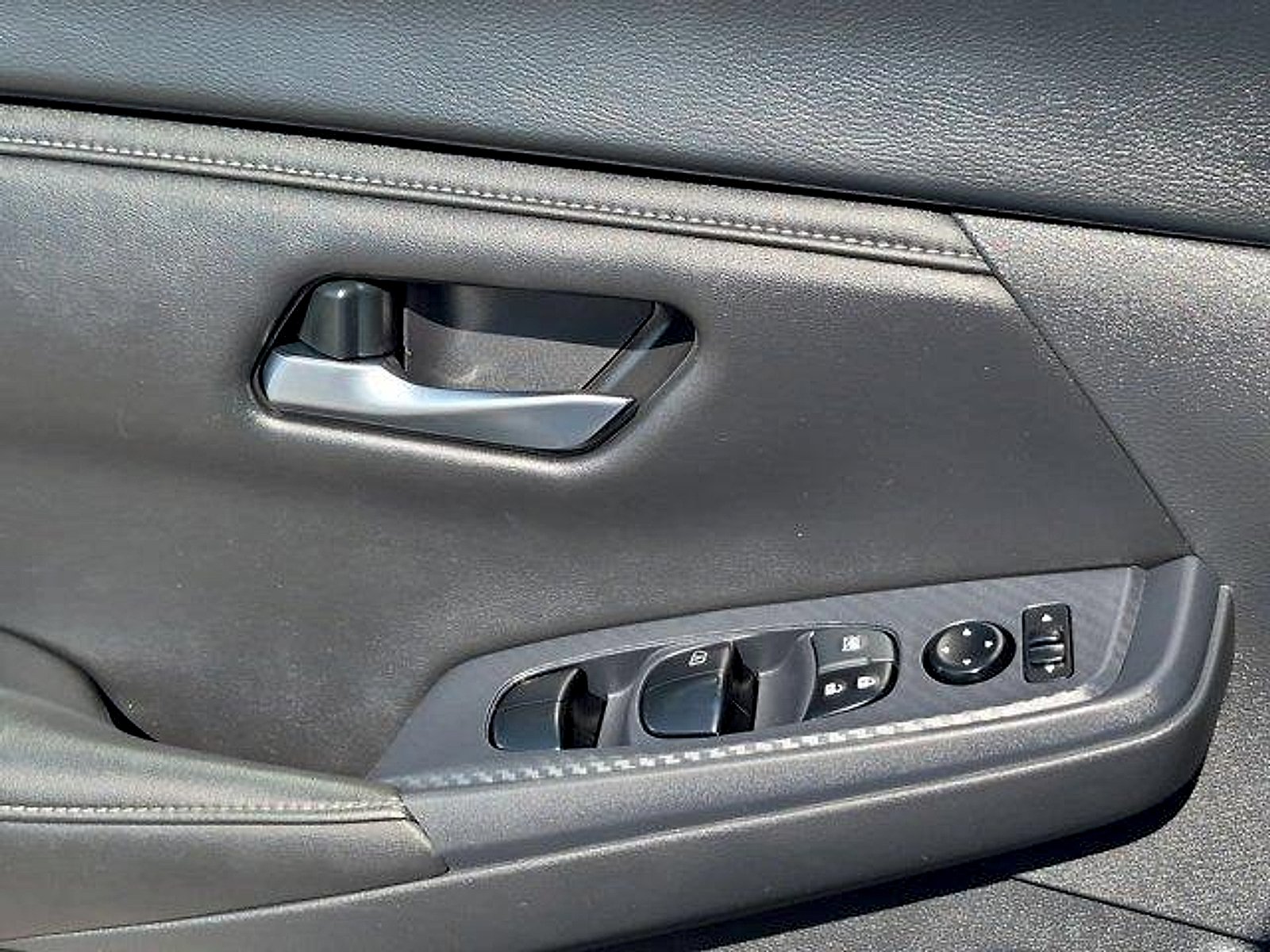 Used 2024 Gun Metallic Nissan SV Xtronic CVT image 22