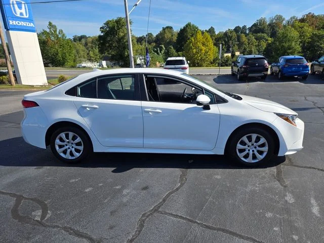 Used 2025 White Toyota LE image 9