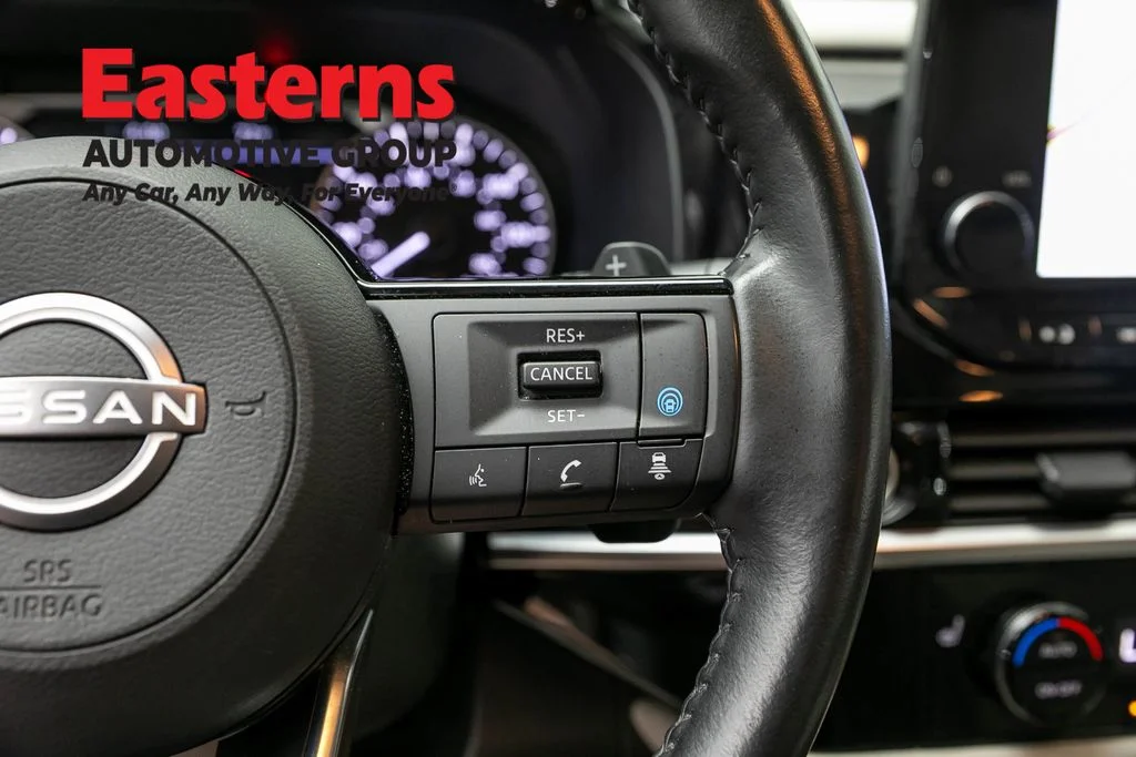 Used 2023 Gray Nissan SL image 15
