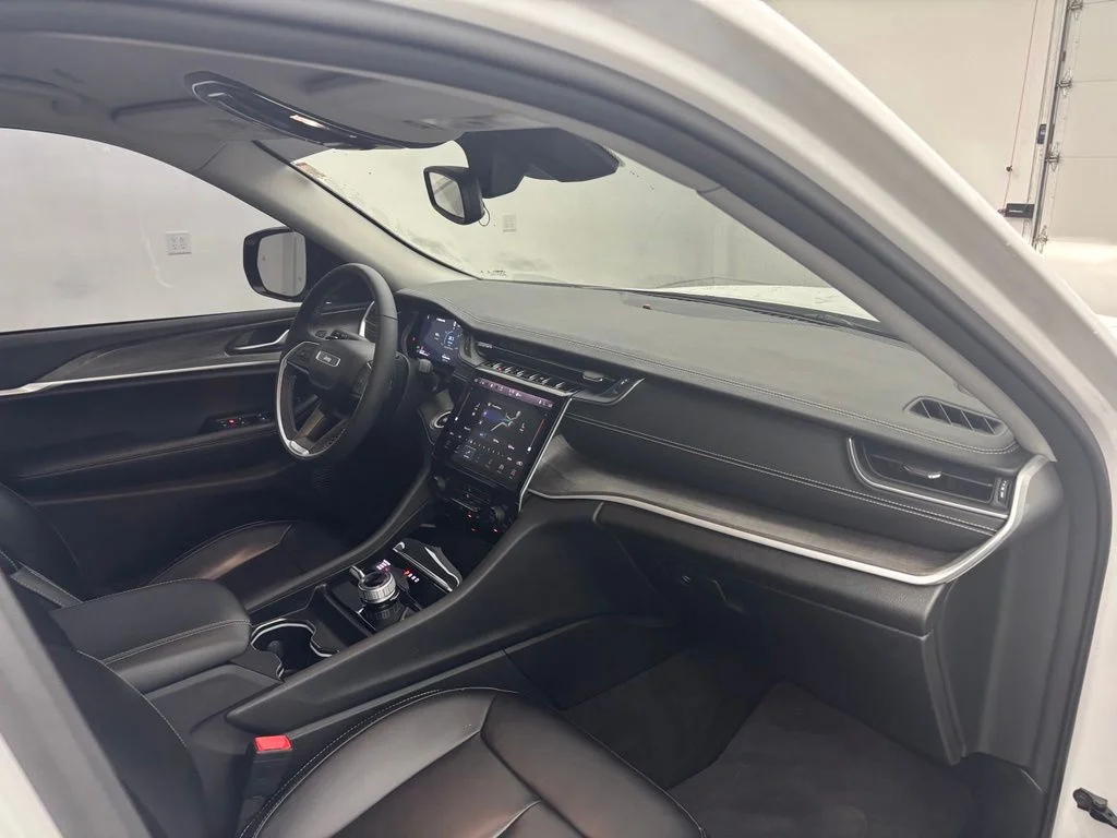 Used 2024 White Jeep Limited image 30