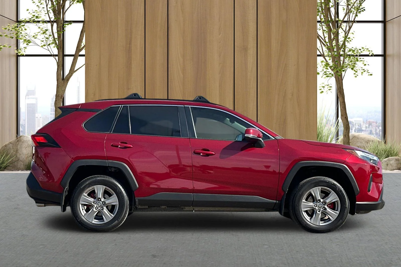 Used 2024  Toyota XLE image 3