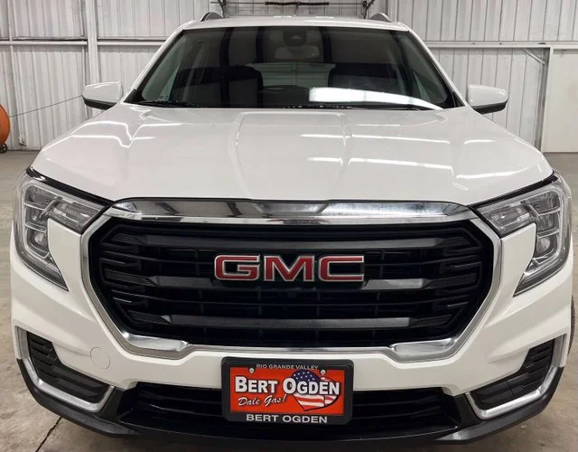 Used 2023 White GMC SLE image 2