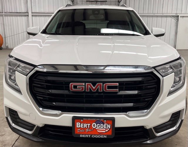 Used 2023 White GMC SLE image 2