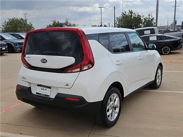 Used 2021 White KIA S (IVT) image 3