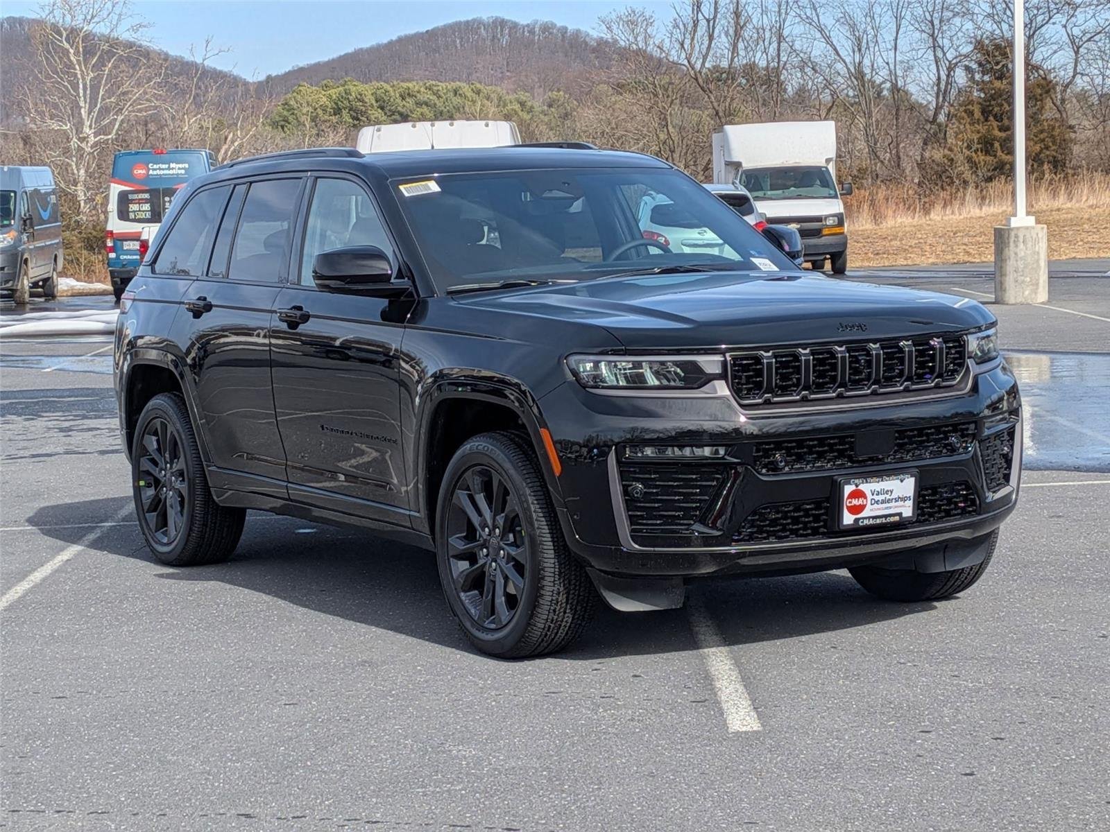 New 2026 Diamond Black Crystal Pearl-Coat Exterior Paint Jeep Limited Reserve image 3