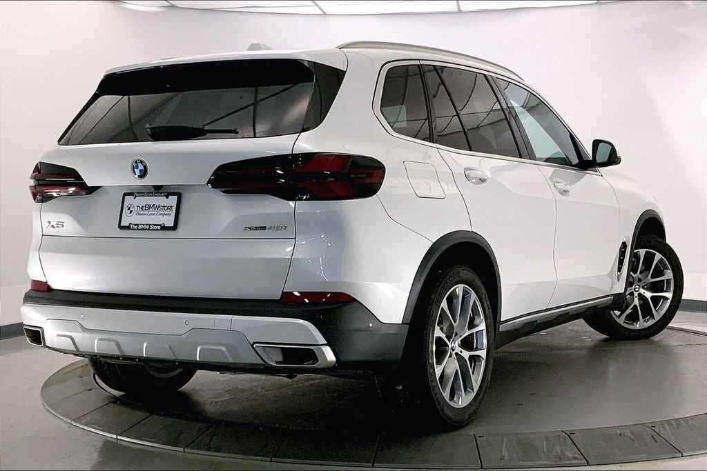 Used 2026 Mineral White Metallic BMW  image 12