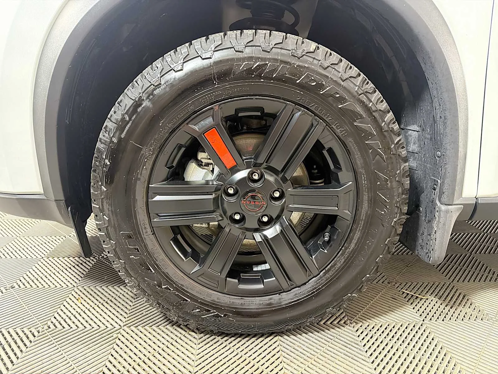 Certified Used 2025 Everest White Pearl Nissan Rock Creek image 25