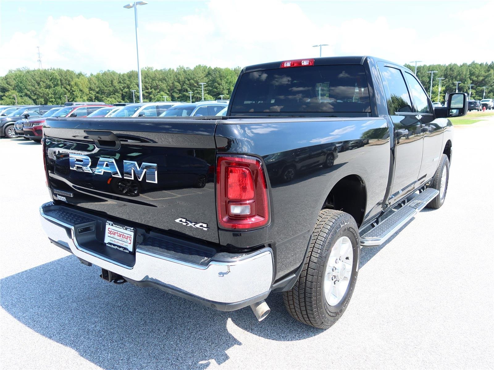 Certified Used 2025 DIAMOND BLACK CRY RAM BIG HORN image 18