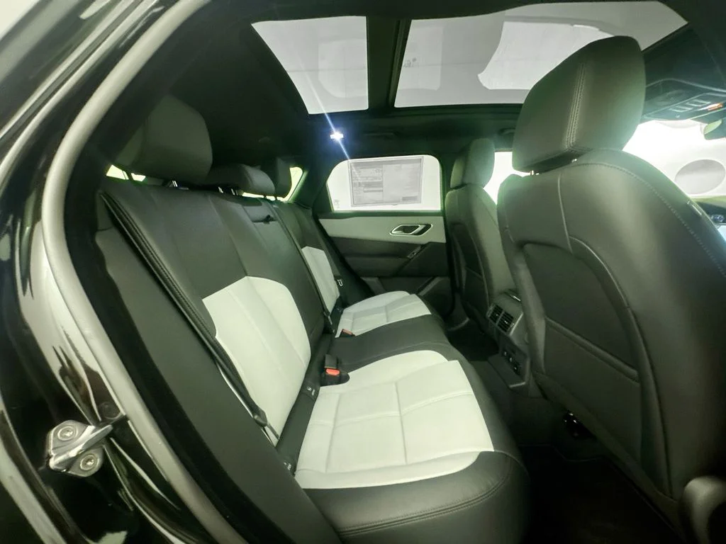 New 2026 Santorini Black Land Rover Dynamic SE image 25