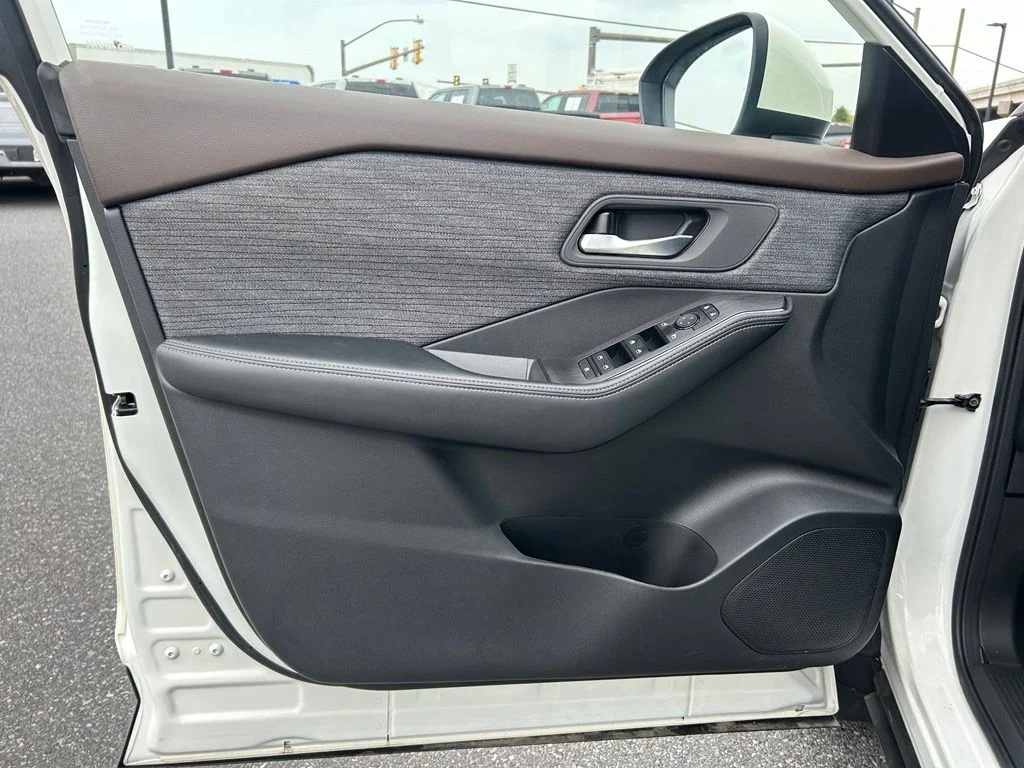 Used 2023 White Nissan SV image 6