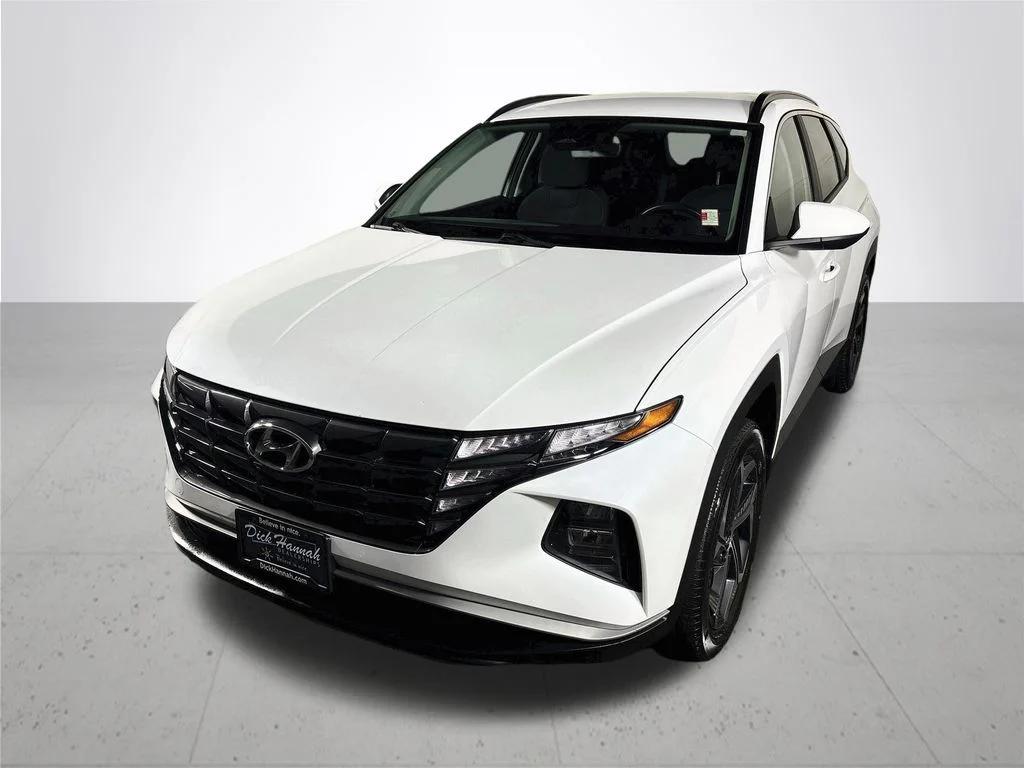 Used 2024 White Hyundai SEL image 2