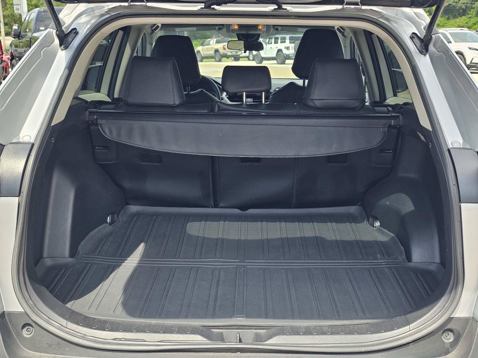 Used 2021 Silver Toyota XLE image 12