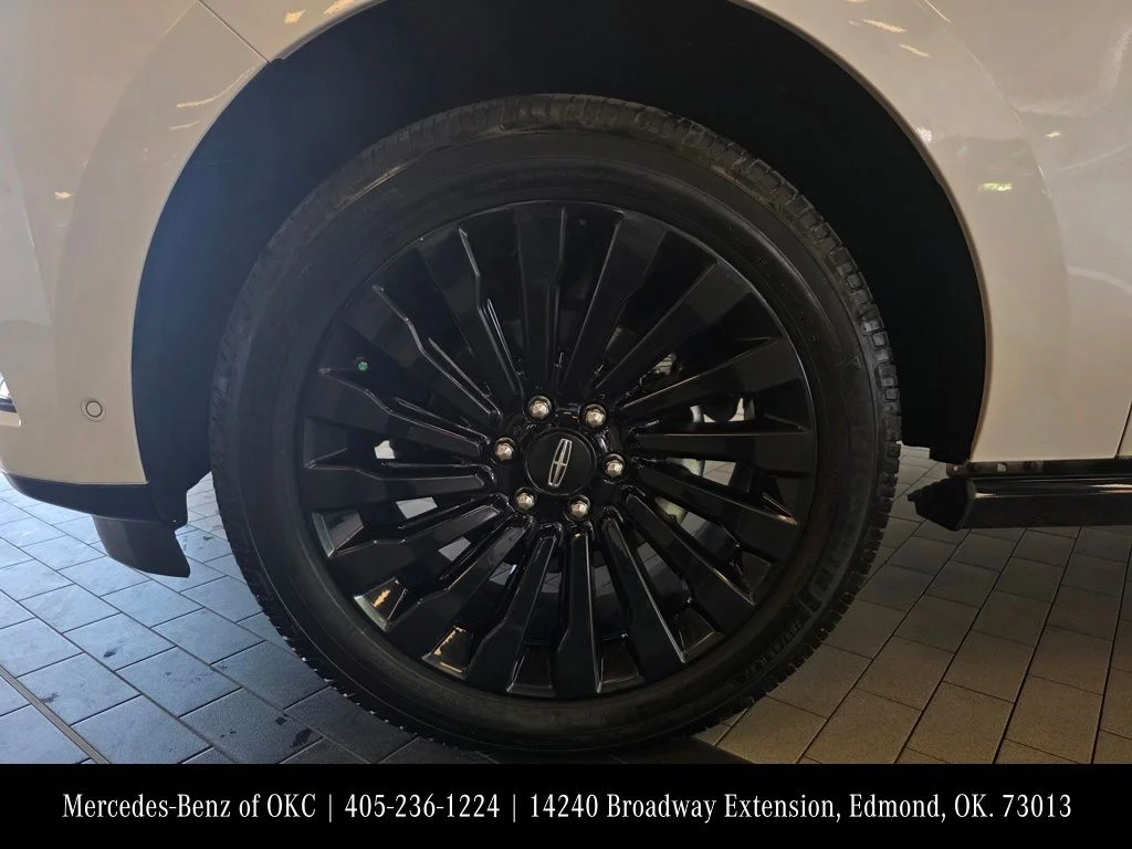 Used 2019 White Lincoln Reserve image 9