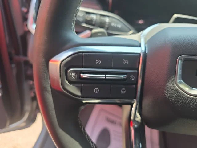 Used 2025 Silver GMC Denali image 19