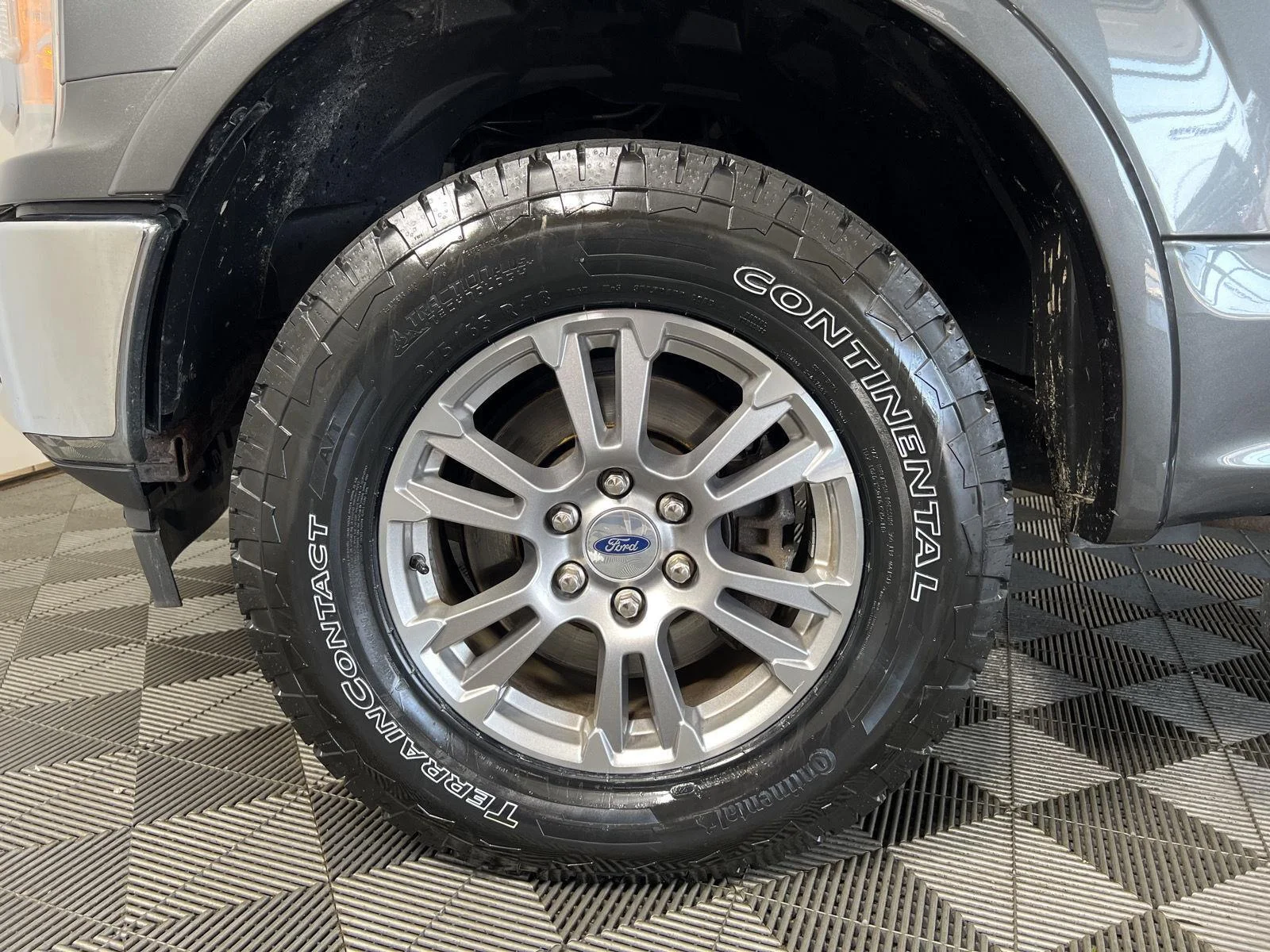 Used 2020  Ford XL image 31