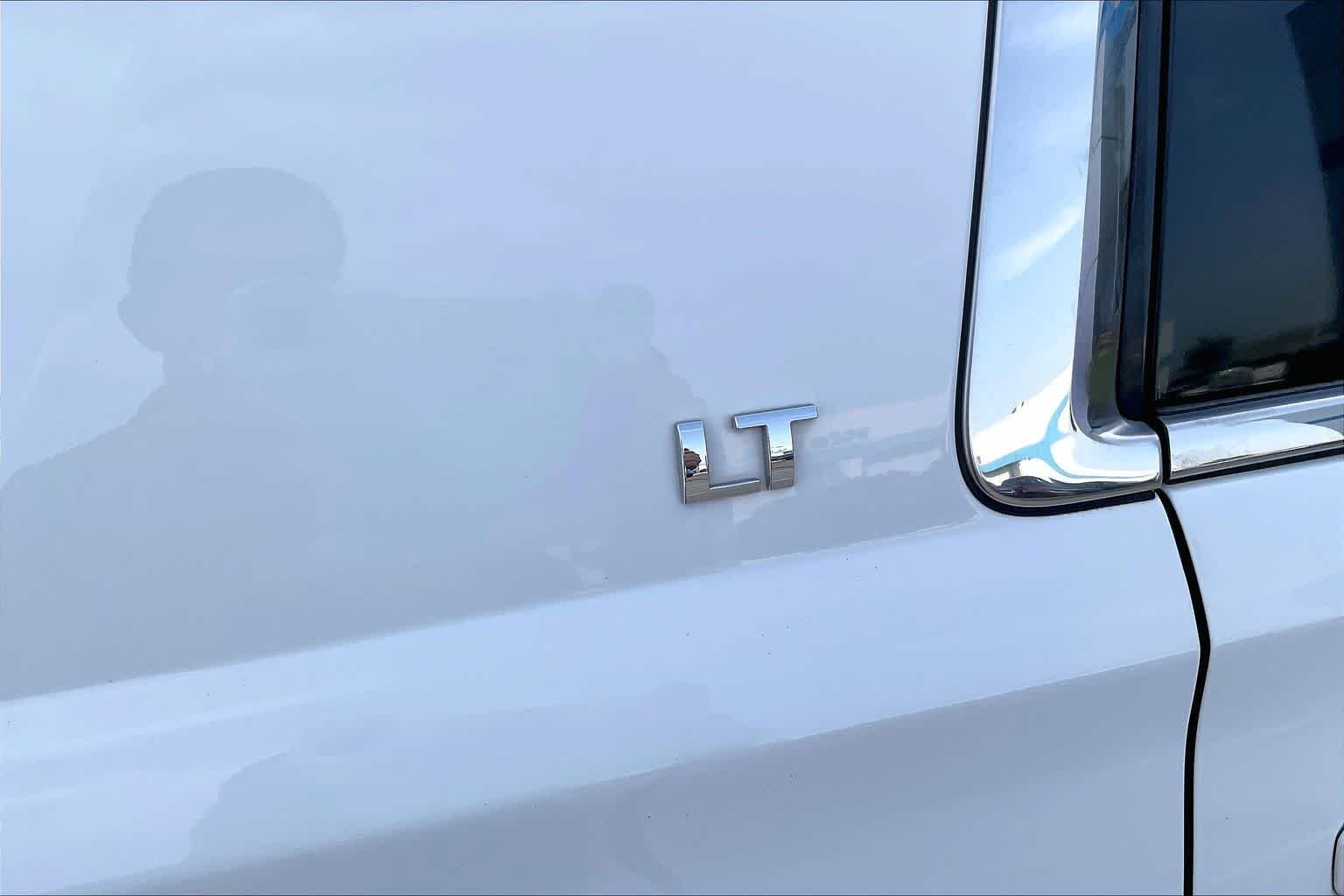 Used 2016 Summit White Chevrolet LT image 9
