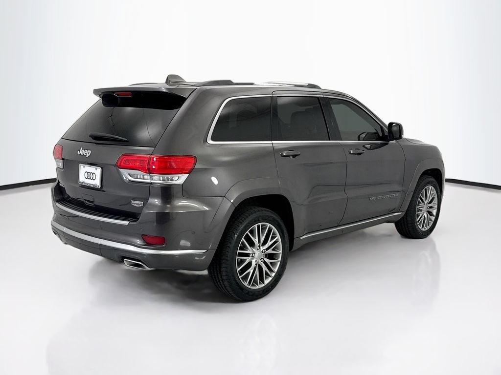Used 2018 Crystal Metallic Jeep Summit image 5