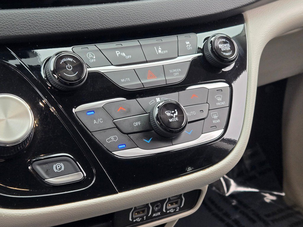 2024 Chrysler Pacifica Touring L - Photo 28