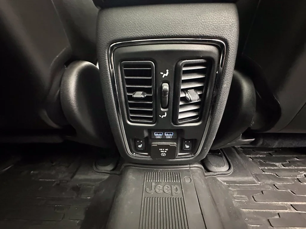 Used 2020 Green Metallic Clearcoat Jeep Trailhawk image 10