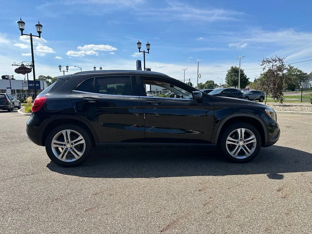 Used 2015 Black Mercedes-Benz GLA 250 image 4