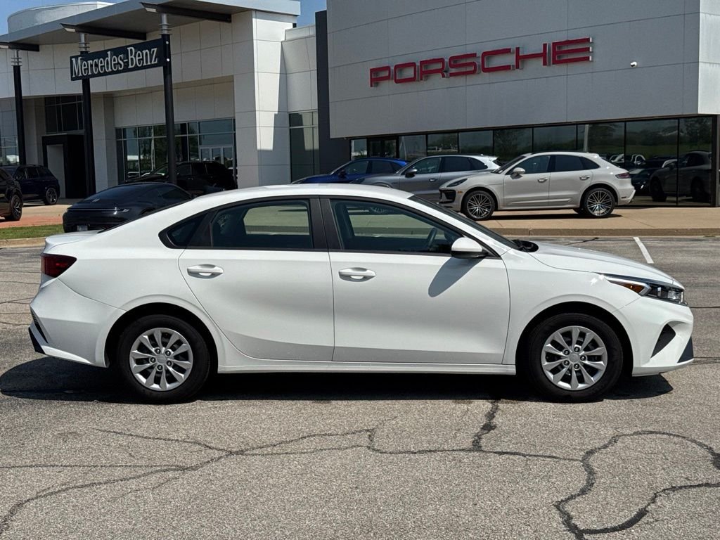 Used 2024 White Kia LX image 8