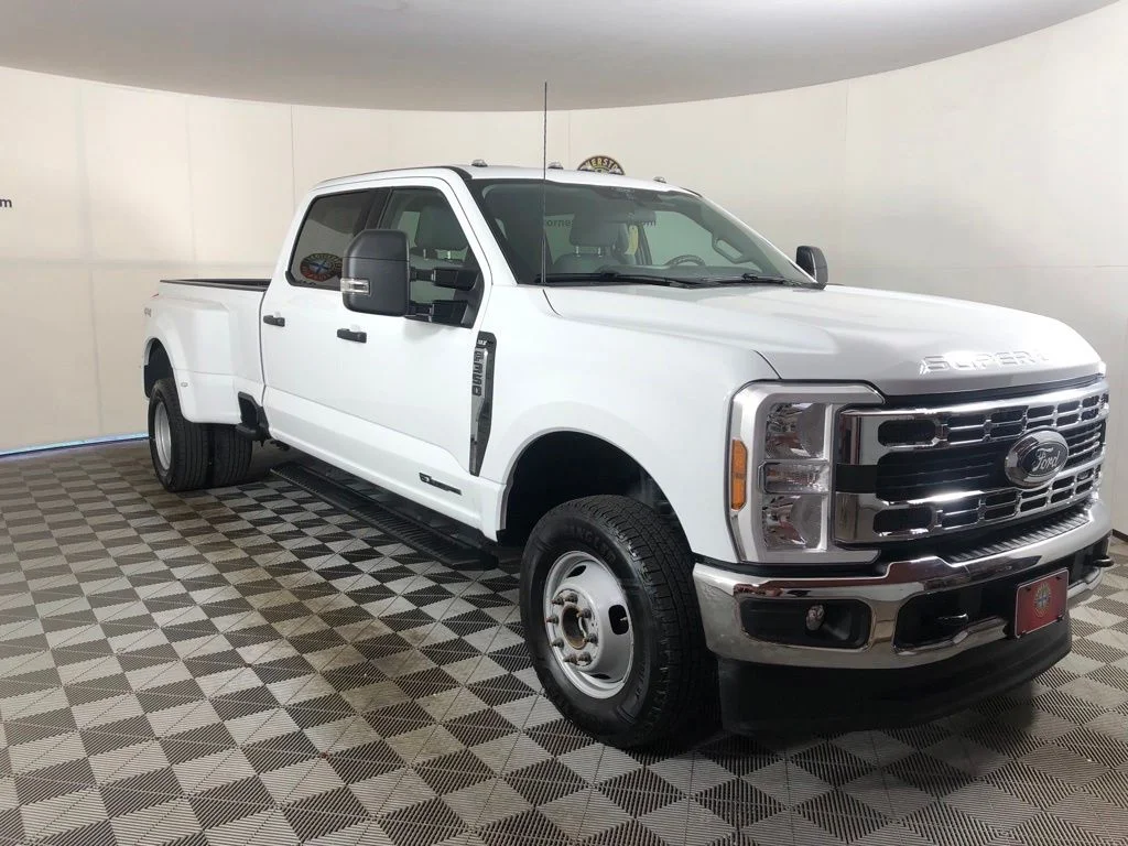 Certified Used 2025 Oxford White Ford XLT image 20