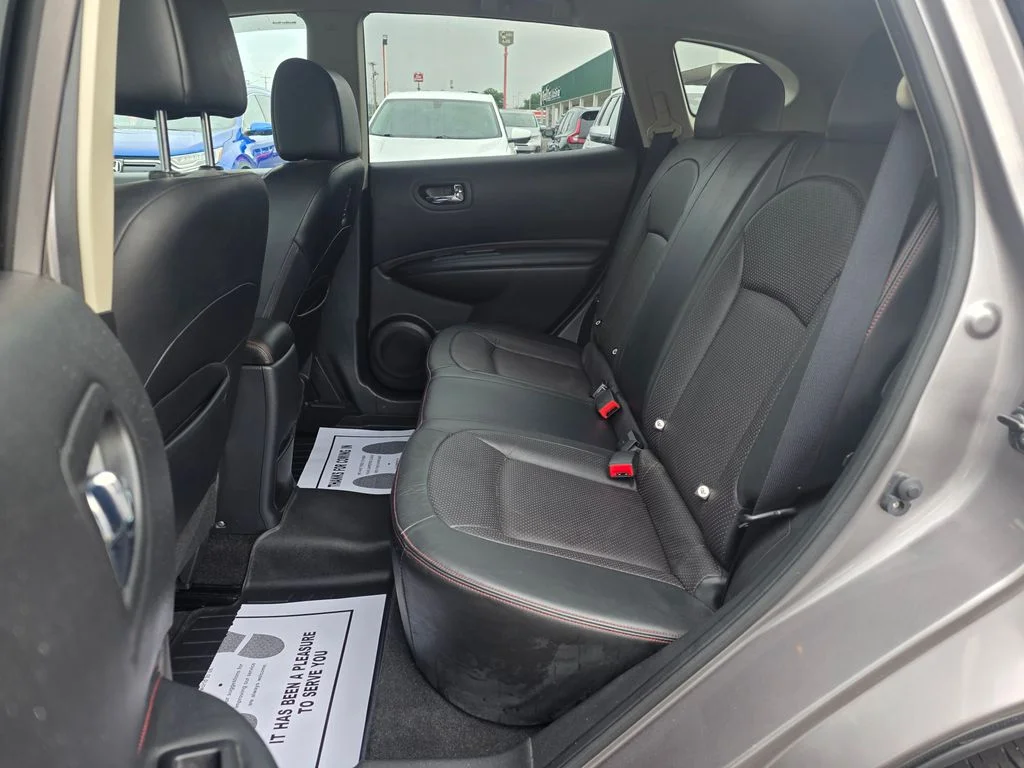 Used 2011 Platinum Graphite Nissan SV image 11