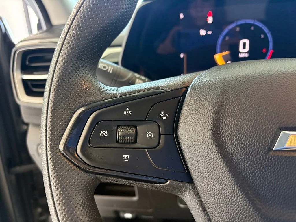 Used 2025 Gray Chevrolet LS image 4