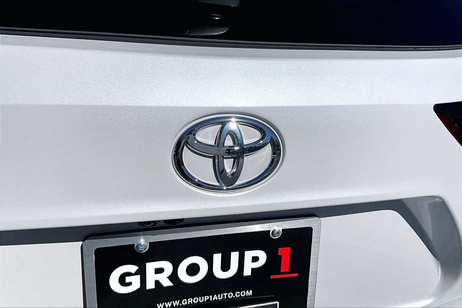 Used 2026 Wind Chill Pearl Toyota Platinum image 33