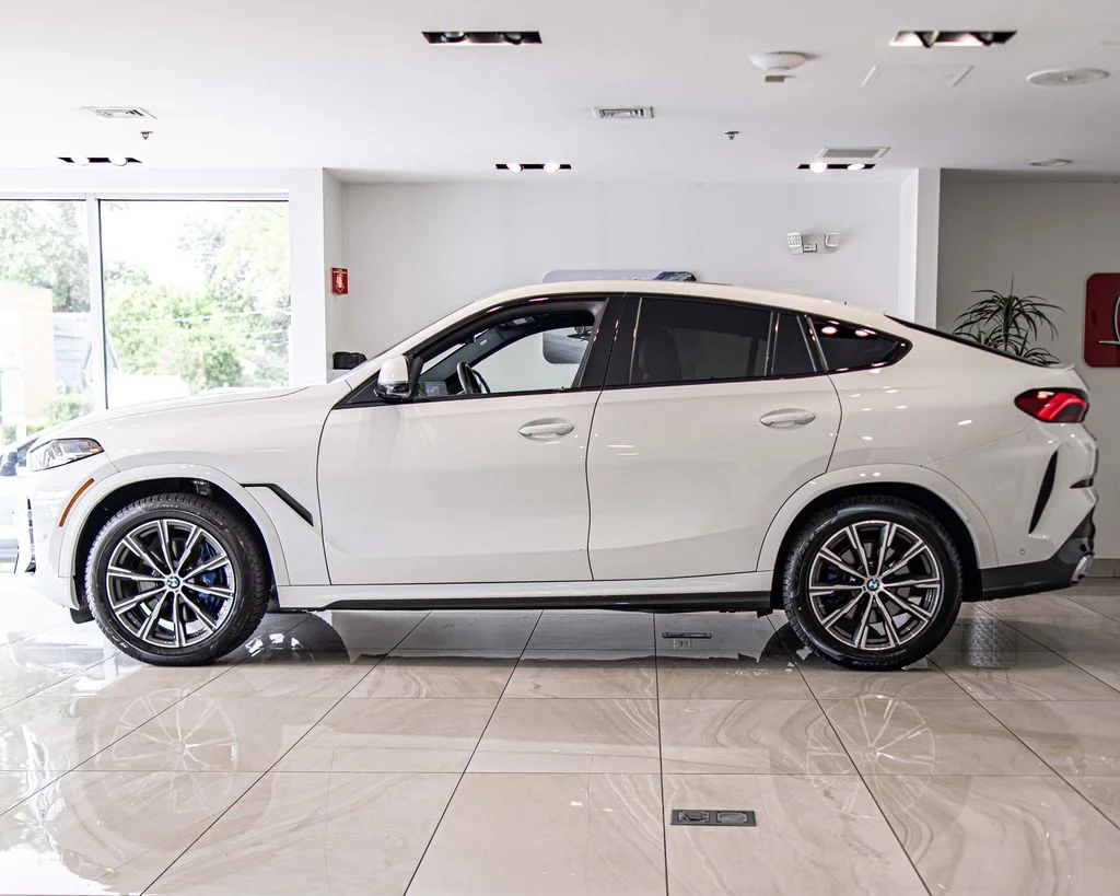 Used 2024 White BMW xDrive40i image 6