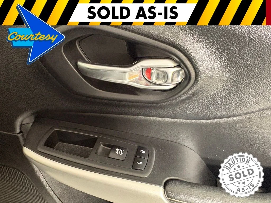 Used 2018 Silver Jeep Latitude Plus image 13