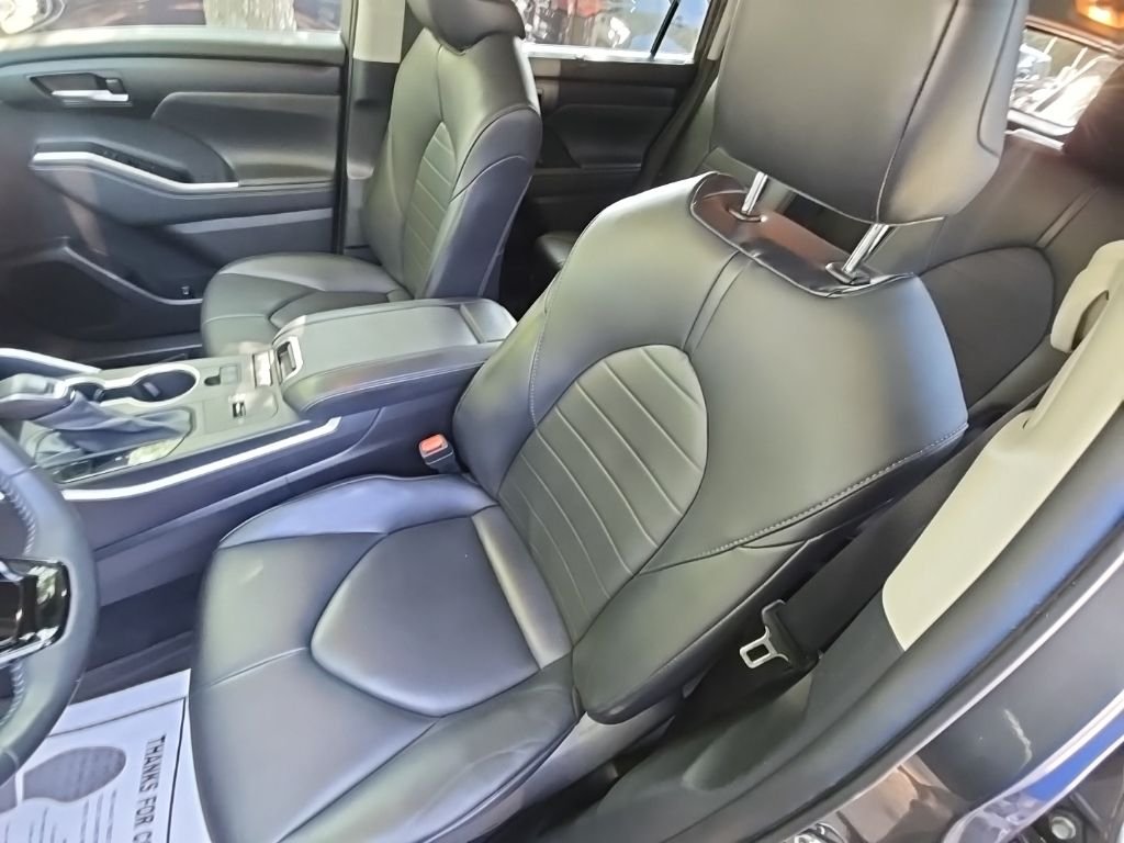 Used 2021 Gray Toyota XLE image 10