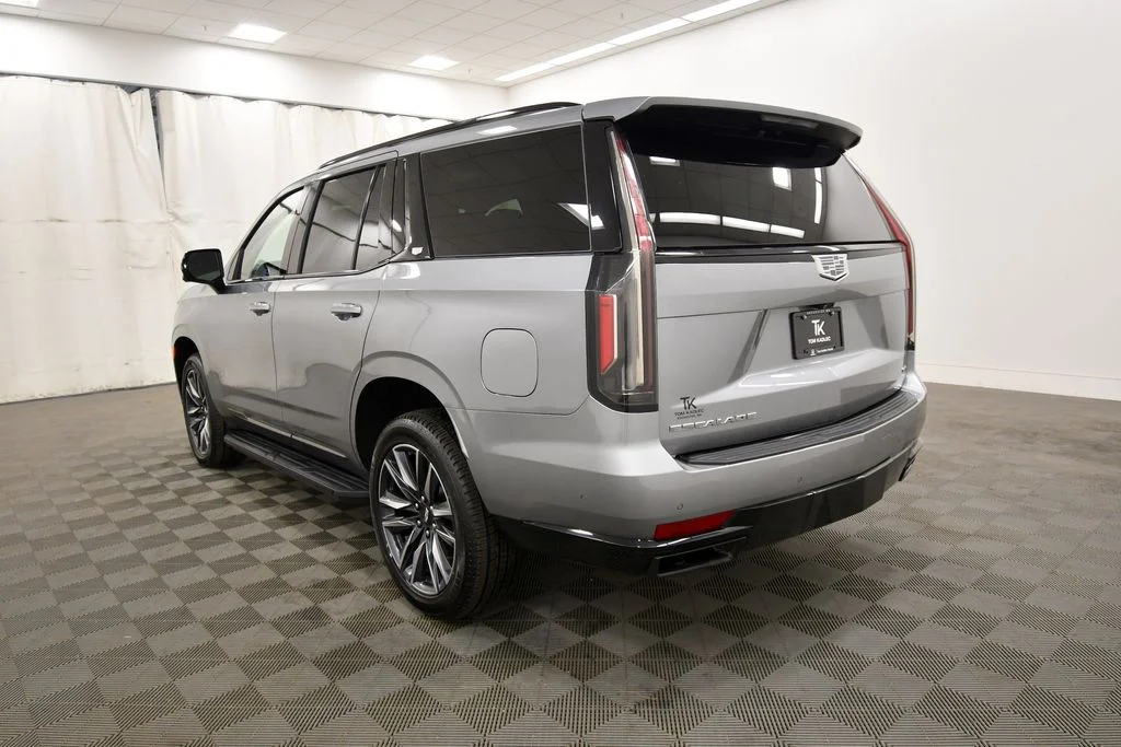 Used 2023  Cadillac Sport image 5