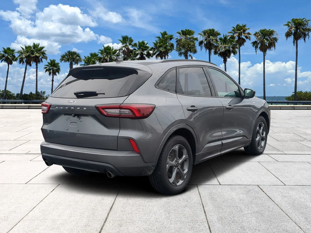 Used 2024 Gray Ford ST-Line image 5