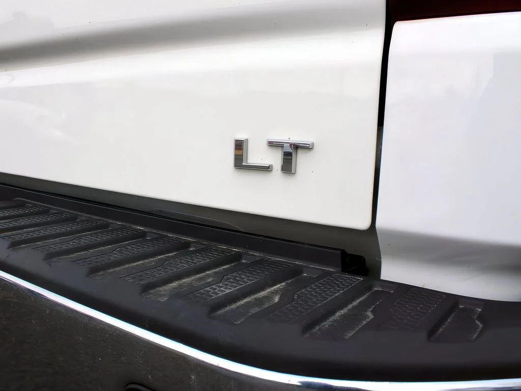 Used 2023 Summit White Chevrolet LT image 33