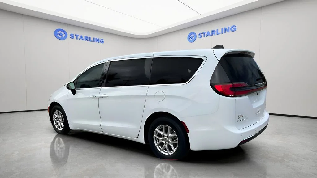 Used 2023 White Chrysler Touring L image 4