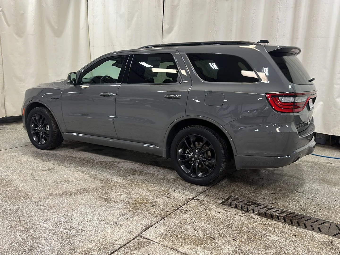 Used 2023 Destroyer Gray Clearcoat Dodge R/T Premium image 3