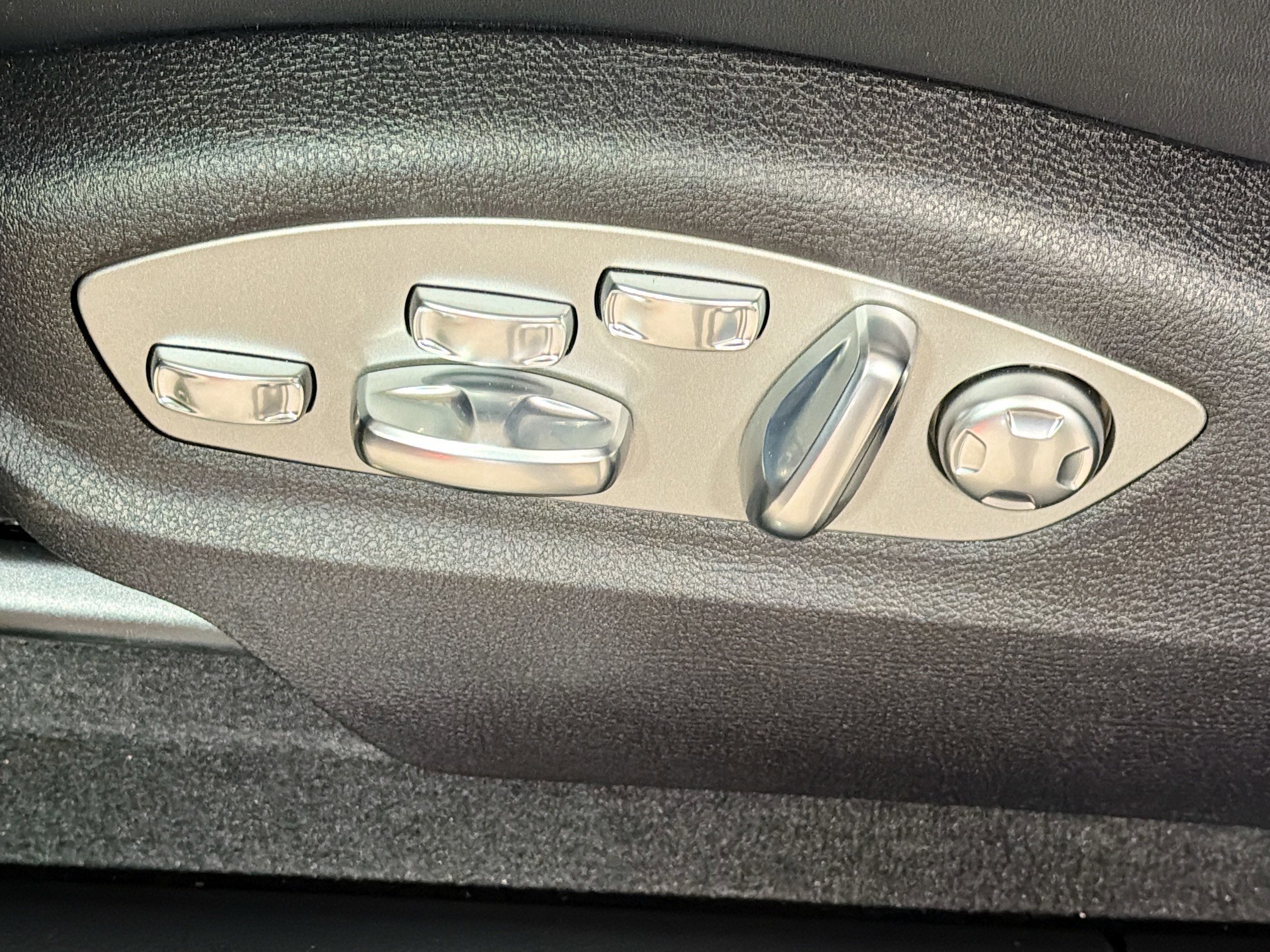 2026 Porsche Macan GTS - Photo 25